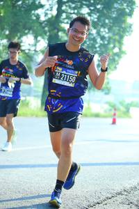 BIB: 21150
                            <button type="button" onclick="openModal(3812535)" class="btn btn-primary btn-sm float-right btn-popup" data-toggle="modal" data-target=".modal-high-quality">
                        <i class="fas fa-shopping-cart"></i> Add to Cart
                    </button>
                                            <button type="button" onclick="isThisMe(3812535, true)" class="btn btn-success btn-sm float-right btn-popup btn-isme hidden" data-toggle="tooltip" data-placement="bottom" title="นี่คือรูปของคุณใช่ไหม คลิกที่นี่เพื่อเอาเข้าอัลบั้ม">
                        <i class="fas fa-plus"></i> Add to album
                    </button>
                    <button type="button" onclick="isThisMe(3812535, false)" class="btn btn-warning btn-sm float-right btn-popup btn-isnotme hidden">
                        <i class="fas fa-ban"></i> Remove from album
                    </button>