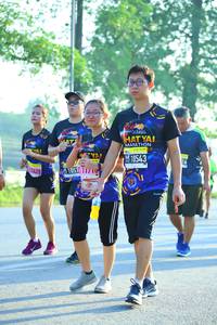 BIB: 10543
                            <button type="button" onclick="openModal(3687583)" class="btn btn-primary btn-sm float-right btn-popup" data-toggle="modal" data-target=".modal-high-quality">
                        <i class="fas fa-shopping-cart"></i> Add to Cart
                    </button>
                                            <button type="button" onclick="isThisMe(3687583, true)" class="btn btn-success btn-sm float-right btn-popup btn-isme hidden" data-toggle="tooltip" data-placement="bottom" title="นี่คือรูปของคุณใช่ไหม คลิกที่นี่เพื่อเอาเข้าอัลบั้ม">
                        <i class="fas fa-plus"></i> Add to album
                    </button>
                    <button type="button" onclick="isThisMe(3687583, false)" class="btn btn-warning btn-sm float-right btn-popup btn-isnotme hidden">
                        <i class="fas fa-ban"></i> Remove from album
                    </button>