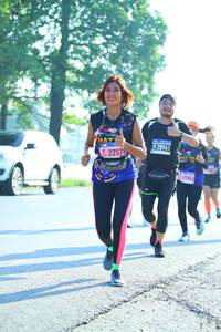 BIB: 20961, 2257, 2184
                            <button type="button" onclick="openModal(3702828)" class="btn btn-primary btn-sm float-right btn-popup" data-toggle="modal" data-target=".modal-high-quality">
                        <i class="fas fa-shopping-cart"></i> Add to Cart
                    </button>
                                            <button type="button" onclick="isThisMe(3702828, true)" class="btn btn-success btn-sm float-right btn-popup btn-isme hidden" data-toggle="tooltip" data-placement="bottom" title="นี่คือรูปของคุณใช่ไหม คลิกที่นี่เพื่อเอาเข้าอัลบั้ม">
                        <i class="fas fa-plus"></i> Add to album
                    </button>
                    <button type="button" onclick="isThisMe(3702828, false)" class="btn btn-warning btn-sm float-right btn-popup btn-isnotme hidden">
                        <i class="fas fa-ban"></i> Remove from album
                    </button>