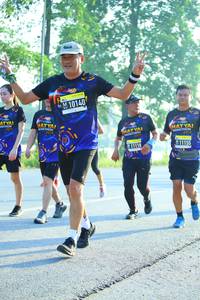 BIB: 10140
                            <button type="button" onclick="openModal(3707127)" class="btn btn-primary btn-sm float-right btn-popup" data-toggle="modal" data-target=".modal-high-quality">
                        <i class="fas fa-shopping-cart"></i> Add to Cart
                    </button>
                                            <button type="button" onclick="isThisMe(3707127, true)" class="btn btn-success btn-sm float-right btn-popup btn-isme hidden" data-toggle="tooltip" data-placement="bottom" title="นี่คือรูปของคุณใช่ไหม คลิกที่นี่เพื่อเอาเข้าอัลบั้ม">
                        <i class="fas fa-plus"></i> Add to album
                    </button>
                    <button type="button" onclick="isThisMe(3707127, false)" class="btn btn-warning btn-sm float-right btn-popup btn-isnotme hidden">
                        <i class="fas fa-ban"></i> Remove from album
                    </button>