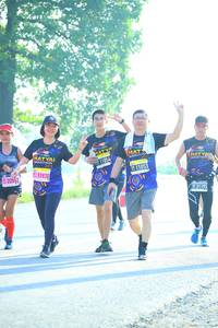 BIB: 11930, 2115
                            <button type="button" onclick="openModal(3811793)" class="btn btn-primary btn-sm float-right btn-popup" data-toggle="modal" data-target=".modal-high-quality">
                        <i class="fas fa-shopping-cart"></i> Add to Cart
                    </button>
                                            <button type="button" onclick="isThisMe(3811793, true)" class="btn btn-success btn-sm float-right btn-popup btn-isme hidden" data-toggle="tooltip" data-placement="bottom" title="นี่คือรูปของคุณใช่ไหม คลิกที่นี่เพื่อเอาเข้าอัลบั้ม">
                        <i class="fas fa-plus"></i> Add to album
                    </button>
                    <button type="button" onclick="isThisMe(3811793, false)" class="btn btn-warning btn-sm float-right btn-popup btn-isnotme hidden">
                        <i class="fas fa-ban"></i> Remove from album
                    </button>