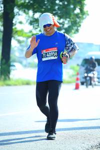 BIB: 40956
                            <button type="button" onclick="openModal(3813919)" class="btn btn-primary btn-sm float-right btn-popup" data-toggle="modal" data-target=".modal-high-quality">
                        <i class="fas fa-shopping-cart"></i> Add to Cart
                    </button>
                                            <button type="button" onclick="isThisMe(3813919, true)" class="btn btn-success btn-sm float-right btn-popup btn-isme hidden" data-toggle="tooltip" data-placement="bottom" title="นี่คือรูปของคุณใช่ไหม คลิกที่นี่เพื่อเอาเข้าอัลบั้ม">
                        <i class="fas fa-plus"></i> Add to album
                    </button>
                    <button type="button" onclick="isThisMe(3813919, false)" class="btn btn-warning btn-sm float-right btn-popup btn-isnotme hidden">
                        <i class="fas fa-ban"></i> Remove from album
                    </button>