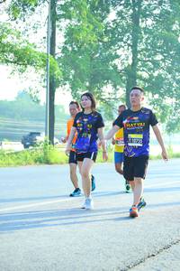 BIB: 10755
                            <button type="button" onclick="openModal(3703468)" class="btn btn-primary btn-sm float-right btn-popup" data-toggle="modal" data-target=".modal-high-quality">
                        <i class="fas fa-shopping-cart"></i> Add to Cart
                    </button>
                                            <button type="button" onclick="isThisMe(3703468, true)" class="btn btn-success btn-sm float-right btn-popup btn-isme hidden" data-toggle="tooltip" data-placement="bottom" title="นี่คือรูปของคุณใช่ไหม คลิกที่นี่เพื่อเอาเข้าอัลบั้ม">
                        <i class="fas fa-plus"></i> Add to album
                    </button>
                    <button type="button" onclick="isThisMe(3703468, false)" class="btn btn-warning btn-sm float-right btn-popup btn-isnotme hidden">
                        <i class="fas fa-ban"></i> Remove from album
                    </button>