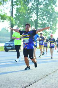 BIB: 10383
                            <button type="button" onclick="openModal(3696733)" class="btn btn-primary btn-sm float-right btn-popup" data-toggle="modal" data-target=".modal-high-quality">
                        <i class="fas fa-shopping-cart"></i> Add to Cart
                    </button>
                                            <button type="button" onclick="isThisMe(3696733, true)" class="btn btn-success btn-sm float-right btn-popup btn-isme hidden" data-toggle="tooltip" data-placement="bottom" title="นี่คือรูปของคุณใช่ไหม คลิกที่นี่เพื่อเอาเข้าอัลบั้ม">
                        <i class="fas fa-plus"></i> Add to album
                    </button>
                    <button type="button" onclick="isThisMe(3696733, false)" class="btn btn-warning btn-sm float-right btn-popup btn-isnotme hidden">
                        <i class="fas fa-ban"></i> Remove from album
                    </button>