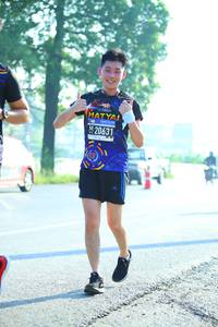 BIB: 20631
                            <button type="button" onclick="openModal(3708467)" class="btn btn-primary btn-sm float-right btn-popup" data-toggle="modal" data-target=".modal-high-quality">
                        <i class="fas fa-shopping-cart"></i> Add to Cart
                    </button>
                                            <button type="button" onclick="isThisMe(3708467, true)" class="btn btn-success btn-sm float-right btn-popup btn-isme hidden" data-toggle="tooltip" data-placement="bottom" title="นี่คือรูปของคุณใช่ไหม คลิกที่นี่เพื่อเอาเข้าอัลบั้ม">
                        <i class="fas fa-plus"></i> Add to album
                    </button>
                    <button type="button" onclick="isThisMe(3708467, false)" class="btn btn-warning btn-sm float-right btn-popup btn-isnotme hidden">
                        <i class="fas fa-ban"></i> Remove from album
                    </button>