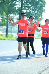 BIB: 21608, 21611, 182
                            <button type="button" onclick="openModal(3712637)" class="btn btn-primary btn-sm float-right btn-popup" data-toggle="modal" data-target=".modal-high-quality">
                        <i class="fas fa-shopping-cart"></i> Add to Cart
                    </button>
                                            <button type="button" onclick="isThisMe(3712637, true)" class="btn btn-success btn-sm float-right btn-popup btn-isme hidden" data-toggle="tooltip" data-placement="bottom" title="นี่คือรูปของคุณใช่ไหม คลิกที่นี่เพื่อเอาเข้าอัลบั้ม">
                        <i class="fas fa-plus"></i> Add to album
                    </button>
                    <button type="button" onclick="isThisMe(3712637, false)" class="btn btn-warning btn-sm float-right btn-popup btn-isnotme hidden">
                        <i class="fas fa-ban"></i> Remove from album
                    </button>