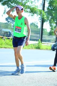 BIB: 40438
                            <button type="button" onclick="openModal(3813549)" class="btn btn-primary btn-sm float-right btn-popup" data-toggle="modal" data-target=".modal-high-quality">
                        <i class="fas fa-shopping-cart"></i> Add to Cart
                    </button>
                                            <button type="button" onclick="isThisMe(3813549, true)" class="btn btn-success btn-sm float-right btn-popup btn-isme hidden" data-toggle="tooltip" data-placement="bottom" title="นี่คือรูปของคุณใช่ไหม คลิกที่นี่เพื่อเอาเข้าอัลบั้ม">
                        <i class="fas fa-plus"></i> Add to album
                    </button>
                    <button type="button" onclick="isThisMe(3813549, false)" class="btn btn-warning btn-sm float-right btn-popup btn-isnotme hidden">
                        <i class="fas fa-ban"></i> Remove from album
                    </button>