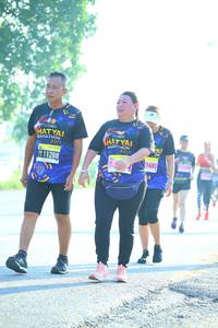 BIB: 201, 1685, 11288
                            <button type="button" onclick="openModal(3811745)" class="btn btn-primary btn-sm float-right btn-popup" data-toggle="modal" data-target=".modal-high-quality">
                        <i class="fas fa-shopping-cart"></i> Add to Cart
                    </button>
                                            <button type="button" onclick="isThisMe(3811745, true)" class="btn btn-success btn-sm float-right btn-popup btn-isme hidden" data-toggle="tooltip" data-placement="bottom" title="นี่คือรูปของคุณใช่ไหม คลิกที่นี่เพื่อเอาเข้าอัลบั้ม">
                        <i class="fas fa-plus"></i> Add to album
                    </button>
                    <button type="button" onclick="isThisMe(3811745, false)" class="btn btn-warning btn-sm float-right btn-popup btn-isnotme hidden">
                        <i class="fas fa-ban"></i> Remove from album
                    </button>