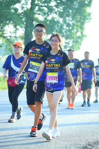 BIB: 201, 147, 11729
                            <button type="button" onclick="openModal(3686993)" class="btn btn-primary btn-sm float-right btn-popup" data-toggle="modal" data-target=".modal-high-quality">
                        <i class="fas fa-shopping-cart"></i> Add to Cart
                    </button>
                                            <button type="button" onclick="isThisMe(3686993, true)" class="btn btn-success btn-sm float-right btn-popup btn-isme hidden" data-toggle="tooltip" data-placement="bottom" title="นี่คือรูปของคุณใช่ไหม คลิกที่นี่เพื่อเอาเข้าอัลบั้ม">
                        <i class="fas fa-plus"></i> Add to album
                    </button>
                    <button type="button" onclick="isThisMe(3686993, false)" class="btn btn-warning btn-sm float-right btn-popup btn-isnotme hidden">
                        <i class="fas fa-ban"></i> Remove from album
                    </button>