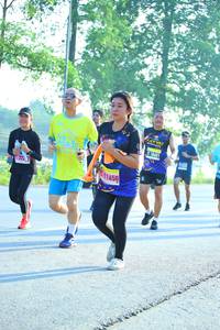 BIB: 1650
                            <button type="button" onclick="openModal(3811734)" class="btn btn-primary btn-sm float-right btn-popup" data-toggle="modal" data-target=".modal-high-quality">
                        <i class="fas fa-shopping-cart"></i> Add to Cart
                    </button>
                                            <button type="button" onclick="isThisMe(3811734, true)" class="btn btn-success btn-sm float-right btn-popup btn-isme hidden" data-toggle="tooltip" data-placement="bottom" title="นี่คือรูปของคุณใช่ไหม คลิกที่นี่เพื่อเอาเข้าอัลบั้ม">
                        <i class="fas fa-plus"></i> Add to album
                    </button>
                    <button type="button" onclick="isThisMe(3811734, false)" class="btn btn-warning btn-sm float-right btn-popup btn-isnotme hidden">
                        <i class="fas fa-ban"></i> Remove from album
                    </button>