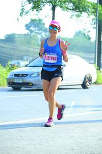 BIB: 940
                            <button type="button" onclick="openModal(3713494)" class="btn btn-primary btn-sm float-right btn-popup" data-toggle="modal" data-target=".modal-high-quality">
                        <i class="fas fa-shopping-cart"></i> Add to Cart
                    </button>
                                            <button type="button" onclick="isThisMe(3713494, true)" class="btn btn-success btn-sm float-right btn-popup btn-isme hidden" data-toggle="tooltip" data-placement="bottom" title="นี่คือรูปของคุณใช่ไหม คลิกที่นี่เพื่อเอาเข้าอัลบั้ม">
                        <i class="fas fa-plus"></i> Add to album
                    </button>
                    <button type="button" onclick="isThisMe(3713494, false)" class="btn btn-warning btn-sm float-right btn-popup btn-isnotme hidden">
                        <i class="fas fa-ban"></i> Remove from album
                    </button>