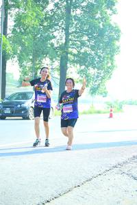 BIB: 22069, 22640
                            <button type="button" onclick="openModal(3811809)" class="btn btn-primary btn-sm float-right btn-popup" data-toggle="modal" data-target=".modal-high-quality">
                        <i class="fas fa-shopping-cart"></i> Add to Cart
                    </button>
                                            <button type="button" onclick="isThisMe(3811809, true)" class="btn btn-success btn-sm float-right btn-popup btn-isme hidden" data-toggle="tooltip" data-placement="bottom" title="นี่คือรูปของคุณใช่ไหม คลิกที่นี่เพื่อเอาเข้าอัลบั้ม">
                        <i class="fas fa-plus"></i> Add to album
                    </button>
                    <button type="button" onclick="isThisMe(3811809, false)" class="btn btn-warning btn-sm float-right btn-popup btn-isnotme hidden">
                        <i class="fas fa-ban"></i> Remove from album
                    </button>