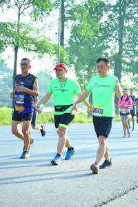 BIB: 1365, 1255
                            <button type="button" onclick="openModal(3701016)" class="btn btn-primary btn-sm float-right btn-popup" data-toggle="modal" data-target=".modal-high-quality">
                        <i class="fas fa-shopping-cart"></i> Add to Cart
                    </button>
                                            <button type="button" onclick="isThisMe(3701016, true)" class="btn btn-success btn-sm float-right btn-popup btn-isme hidden" data-toggle="tooltip" data-placement="bottom" title="นี่คือรูปของคุณใช่ไหม คลิกที่นี่เพื่อเอาเข้าอัลบั้ม">
                        <i class="fas fa-plus"></i> Add to album
                    </button>
                    <button type="button" onclick="isThisMe(3701016, false)" class="btn btn-warning btn-sm float-right btn-popup btn-isnotme hidden">
                        <i class="fas fa-ban"></i> Remove from album
                    </button>