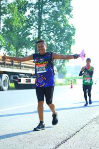 BIB: 40786
                            <button type="button" onclick="openModal(3700205)" class="btn btn-primary btn-sm float-right btn-popup" data-toggle="modal" data-target=".modal-high-quality">
                        <i class="fas fa-shopping-cart"></i> Add to Cart
                    </button>
                                            <button type="button" onclick="isThisMe(3700205, true)" class="btn btn-success btn-sm float-right btn-popup btn-isme hidden" data-toggle="tooltip" data-placement="bottom" title="นี่คือรูปของคุณใช่ไหม คลิกที่นี่เพื่อเอาเข้าอัลบั้ม">
                        <i class="fas fa-plus"></i> Add to album
                    </button>
                    <button type="button" onclick="isThisMe(3700205, false)" class="btn btn-warning btn-sm float-right btn-popup btn-isnotme hidden">
                        <i class="fas fa-ban"></i> Remove from album
                    </button>