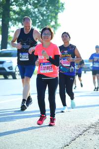 BIB: 0950, 21857
                            <button type="button" onclick="openModal(3713131)" class="btn btn-primary btn-sm float-right btn-popup" data-toggle="modal" data-target=".modal-high-quality">
                        <i class="fas fa-shopping-cart"></i> Add to Cart
                    </button>
                                            <button type="button" onclick="isThisMe(3713131, true)" class="btn btn-success btn-sm float-right btn-popup btn-isme hidden" data-toggle="tooltip" data-placement="bottom" title="นี่คือรูปของคุณใช่ไหม คลิกที่นี่เพื่อเอาเข้าอัลบั้ม">
                        <i class="fas fa-plus"></i> Add to album
                    </button>
                    <button type="button" onclick="isThisMe(3713131, false)" class="btn btn-warning btn-sm float-right btn-popup btn-isnotme hidden">
                        <i class="fas fa-ban"></i> Remove from album
                    </button>