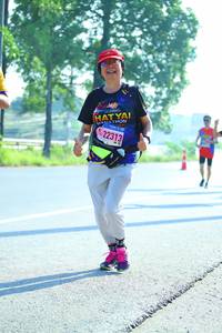 BIB: 22313
                            <button type="button" onclick="openModal(3712959)" class="btn btn-primary btn-sm float-right btn-popup" data-toggle="modal" data-target=".modal-high-quality">
                        <i class="fas fa-shopping-cart"></i> Add to Cart
                    </button>
                                            <button type="button" onclick="isThisMe(3712959, true)" class="btn btn-success btn-sm float-right btn-popup btn-isme hidden" data-toggle="tooltip" data-placement="bottom" title="นี่คือรูปของคุณใช่ไหม คลิกที่นี่เพื่อเอาเข้าอัลบั้ม">
                        <i class="fas fa-plus"></i> Add to album
                    </button>
                    <button type="button" onclick="isThisMe(3712959, false)" class="btn btn-warning btn-sm float-right btn-popup btn-isnotme hidden">
                        <i class="fas fa-ban"></i> Remove from album
                    </button>