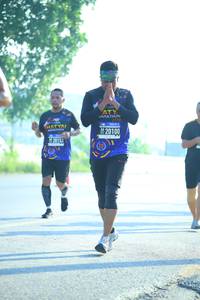 BIB: 20100
                            <button type="button" onclick="openModal(3812418)" class="btn btn-primary btn-sm float-right btn-popup" data-toggle="modal" data-target=".modal-high-quality">
                        <i class="fas fa-shopping-cart"></i> Add to Cart
                    </button>
                                            <button type="button" onclick="isThisMe(3812418, true)" class="btn btn-success btn-sm float-right btn-popup btn-isme hidden" data-toggle="tooltip" data-placement="bottom" title="นี่คือรูปของคุณใช่ไหม คลิกที่นี่เพื่อเอาเข้าอัลบั้ม">
                        <i class="fas fa-plus"></i> Add to album
                    </button>
                    <button type="button" onclick="isThisMe(3812418, false)" class="btn btn-warning btn-sm float-right btn-popup btn-isnotme hidden">
                        <i class="fas fa-ban"></i> Remove from album
                    </button>