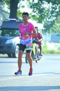 BIB: 40921
                            <button type="button" onclick="openModal(3813262)" class="btn btn-primary btn-sm float-right btn-popup" data-toggle="modal" data-target=".modal-high-quality">
                        <i class="fas fa-shopping-cart"></i> Add to Cart
                    </button>
                                            <button type="button" onclick="isThisMe(3813262, true)" class="btn btn-success btn-sm float-right btn-popup btn-isme hidden" data-toggle="tooltip" data-placement="bottom" title="นี่คือรูปของคุณใช่ไหม คลิกที่นี่เพื่อเอาเข้าอัลบั้ม">
                        <i class="fas fa-plus"></i> Add to album
                    </button>
                    <button type="button" onclick="isThisMe(3813262, false)" class="btn btn-warning btn-sm float-right btn-popup btn-isnotme hidden">
                        <i class="fas fa-ban"></i> Remove from album
                    </button>