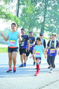 BIB: 186, 12666, 12185
                            <button type="button" onclick="openModal(3811593)" class="btn btn-primary btn-sm float-right btn-popup" data-toggle="modal" data-target=".modal-high-quality">
                        <i class="fas fa-shopping-cart"></i> Add to Cart
                    </button>
                                            <button type="button" onclick="isThisMe(3811593, true)" class="btn btn-success btn-sm float-right btn-popup btn-isme hidden" data-toggle="tooltip" data-placement="bottom" title="นี่คือรูปของคุณใช่ไหม คลิกที่นี่เพื่อเอาเข้าอัลบั้ม">
                        <i class="fas fa-plus"></i> Add to album
                    </button>
                    <button type="button" onclick="isThisMe(3811593, false)" class="btn btn-warning btn-sm float-right btn-popup btn-isnotme hidden">
                        <i class="fas fa-ban"></i> Remove from album
                    </button>