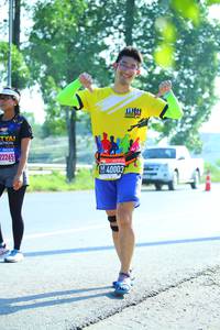 BIB: 2265, 40003
                            <button type="button" onclick="openModal(3812858)" class="btn btn-primary btn-sm float-right btn-popup" data-toggle="modal" data-target=".modal-high-quality">
                        <i class="fas fa-shopping-cart"></i> Add to Cart
                    </button>
                                            <button type="button" onclick="isThisMe(3812858, true)" class="btn btn-success btn-sm float-right btn-popup btn-isme hidden" data-toggle="tooltip" data-placement="bottom" title="นี่คือรูปของคุณใช่ไหม คลิกที่นี่เพื่อเอาเข้าอัลบั้ม">
                        <i class="fas fa-plus"></i> Add to album
                    </button>
                    <button type="button" onclick="isThisMe(3812858, false)" class="btn btn-warning btn-sm float-right btn-popup btn-isnotme hidden">
                        <i class="fas fa-ban"></i> Remove from album
                    </button>