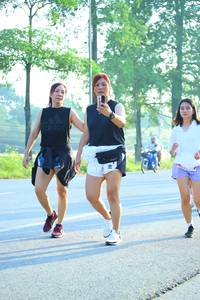 BIB: 
                            <button type="button" onclick="openModal(3682090)" class="btn btn-primary btn-sm float-right btn-popup" data-toggle="modal" data-target=".modal-high-quality">
                        <i class="fas fa-shopping-cart"></i> Add to Cart
                    </button>
                                            <button type="button" onclick="isThisMe(3682090, true)" class="btn btn-success btn-sm float-right btn-popup btn-isme hidden" data-toggle="tooltip" data-placement="bottom" title="นี่คือรูปของคุณใช่ไหม คลิกที่นี่เพื่อเอาเข้าอัลบั้ม">
                        <i class="fas fa-plus"></i> Add to album
                    </button>
                    <button type="button" onclick="isThisMe(3682090, false)" class="btn btn-warning btn-sm float-right btn-popup btn-isnotme hidden">
                        <i class="fas fa-ban"></i> Remove from album
                    </button>