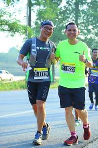 BIB: 10223, 11120
                            <button type="button" onclick="openModal(3680752)" class="btn btn-primary btn-sm float-right btn-popup" data-toggle="modal" data-target=".modal-high-quality">
                        <i class="fas fa-shopping-cart"></i> Add to Cart
                    </button>
                                            <button type="button" onclick="isThisMe(3680752, true)" class="btn btn-success btn-sm float-right btn-popup btn-isme hidden" data-toggle="tooltip" data-placement="bottom" title="นี่คือรูปของคุณใช่ไหม คลิกที่นี่เพื่อเอาเข้าอัลบั้ม">
                        <i class="fas fa-plus"></i> Add to album
                    </button>
                    <button type="button" onclick="isThisMe(3680752, false)" class="btn btn-warning btn-sm float-right btn-popup btn-isnotme hidden">
                        <i class="fas fa-ban"></i> Remove from album
                    </button>