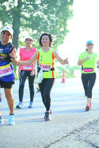 BIB: 1267, 12072
                            <button type="button" onclick="openModal(3807542)" class="btn btn-primary btn-sm float-right btn-popup" data-toggle="modal" data-target=".modal-high-quality">
                        <i class="fas fa-shopping-cart"></i> Add to Cart
                    </button>
                                            <button type="button" onclick="isThisMe(3807542, true)" class="btn btn-success btn-sm float-right btn-popup btn-isme hidden" data-toggle="tooltip" data-placement="bottom" title="นี่คือรูปของคุณใช่ไหม คลิกที่นี่เพื่อเอาเข้าอัลบั้ม">
                        <i class="fas fa-plus"></i> Add to album
                    </button>
                    <button type="button" onclick="isThisMe(3807542, false)" class="btn btn-warning btn-sm float-right btn-popup btn-isnotme hidden">
                        <i class="fas fa-ban"></i> Remove from album
                    </button>