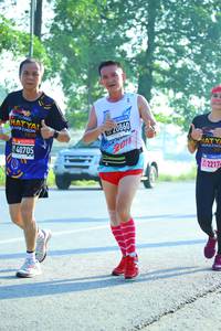 BIB: 20860, 40705, 2217
                            <button type="button" onclick="openModal(3812292)" class="btn btn-primary btn-sm float-right btn-popup" data-toggle="modal" data-target=".modal-high-quality">
                        <i class="fas fa-shopping-cart"></i> Add to Cart
                    </button>
                                            <button type="button" onclick="isThisMe(3812292, true)" class="btn btn-success btn-sm float-right btn-popup btn-isme hidden" data-toggle="tooltip" data-placement="bottom" title="นี่คือรูปของคุณใช่ไหม คลิกที่นี่เพื่อเอาเข้าอัลบั้ม">
                        <i class="fas fa-plus"></i> Add to album
                    </button>
                    <button type="button" onclick="isThisMe(3812292, false)" class="btn btn-warning btn-sm float-right btn-popup btn-isnotme hidden">
                        <i class="fas fa-ban"></i> Remove from album
                    </button>