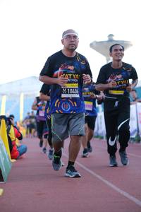 BIB: 10406
                            <button type="button" onclick="openModal(3600358)" class="btn btn-primary btn-sm float-right btn-popup" data-toggle="modal" data-target=".modal-high-quality">
                        <i class="fas fa-shopping-cart"></i> Add to Cart
                    </button>
                                            <button type="button" onclick="isThisMe(3600358, true)" class="btn btn-success btn-sm float-right btn-popup btn-isme hidden" data-toggle="tooltip" data-placement="bottom" title="นี่คือรูปของคุณใช่ไหม คลิกที่นี่เพื่อเอาเข้าอัลบั้ม">
                        <i class="fas fa-plus"></i> Add to album
                    </button>
                    <button type="button" onclick="isThisMe(3600358, false)" class="btn btn-warning btn-sm float-right btn-popup btn-isnotme hidden">
                        <i class="fas fa-ban"></i> Remove from album
                    </button>