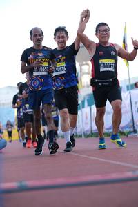 BIB: 1065, 0814
                            <button type="button" onclick="openModal(3594488)" class="btn btn-primary btn-sm float-right btn-popup" data-toggle="modal" data-target=".modal-high-quality">
                        <i class="fas fa-shopping-cart"></i> Add to Cart
                    </button>
                                            <button type="button" onclick="isThisMe(3594488, true)" class="btn btn-success btn-sm float-right btn-popup btn-isme hidden" data-toggle="tooltip" data-placement="bottom" title="นี่คือรูปของคุณใช่ไหม คลิกที่นี่เพื่อเอาเข้าอัลบั้ม">
                        <i class="fas fa-plus"></i> Add to album
                    </button>
                    <button type="button" onclick="isThisMe(3594488, false)" class="btn btn-warning btn-sm float-right btn-popup btn-isnotme hidden">
                        <i class="fas fa-ban"></i> Remove from album
                    </button>