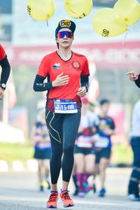 BIB: 215
                            <button type="button" onclick="openModal(3808067)" class="btn btn-primary btn-sm float-right btn-popup" data-toggle="modal" data-target=".modal-high-quality">
                        <i class="fas fa-shopping-cart"></i> Add to Cart
                    </button>
                                            <button type="button" onclick="isThisMe(3808067, true)" class="btn btn-success btn-sm float-right btn-popup btn-isme hidden" data-toggle="tooltip" data-placement="bottom" title="นี่คือรูปของคุณใช่ไหม คลิกที่นี่เพื่อเอาเข้าอัลบั้ม">
                        <i class="fas fa-plus"></i> Add to album
                    </button>
                    <button type="button" onclick="isThisMe(3808067, false)" class="btn btn-warning btn-sm float-right btn-popup btn-isnotme hidden">
                        <i class="fas fa-ban"></i> Remove from album
                    </button>