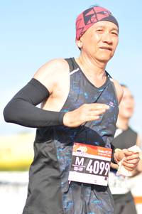 BIB: 4099
                            <button type="button" onclick="openModal(3774396)" class="btn btn-primary btn-sm float-right btn-popup" data-toggle="modal" data-target=".modal-high-quality">
                        <i class="fas fa-shopping-cart"></i> Add to Cart
                    </button>
                                            <button type="button" onclick="isThisMe(3774396, true)" class="btn btn-success btn-sm float-right btn-popup btn-isme hidden" data-toggle="tooltip" data-placement="bottom" title="นี่คือรูปของคุณใช่ไหม คลิกที่นี่เพื่อเอาเข้าอัลบั้ม">
                        <i class="fas fa-plus"></i> Add to album
                    </button>
                    <button type="button" onclick="isThisMe(3774396, false)" class="btn btn-warning btn-sm float-right btn-popup btn-isnotme hidden">
                        <i class="fas fa-ban"></i> Remove from album
                    </button>