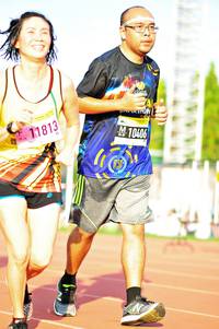 BIB: 11813, 10406
                            <button type="button" onclick="openModal(3588706)" class="btn btn-primary btn-sm float-right btn-popup" data-toggle="modal" data-target=".modal-high-quality">
                        <i class="fas fa-shopping-cart"></i> Add to Cart
                    </button>
                                            <button type="button" onclick="isThisMe(3588706, true)" class="btn btn-success btn-sm float-right btn-popup btn-isme hidden" data-toggle="tooltip" data-placement="bottom" title="นี่คือรูปของคุณใช่ไหม คลิกที่นี่เพื่อเอาเข้าอัลบั้ม">
                        <i class="fas fa-plus"></i> Add to album
                    </button>
                    <button type="button" onclick="isThisMe(3588706, false)" class="btn btn-warning btn-sm float-right btn-popup btn-isnotme hidden">
                        <i class="fas fa-ban"></i> Remove from album
                    </button>