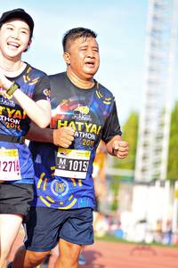 BIB: 201, 10152, 271
                            <button type="button" onclick="openModal(3589637)" class="btn btn-primary btn-sm float-right btn-popup" data-toggle="modal" data-target=".modal-high-quality">
                        <i class="fas fa-shopping-cart"></i> Add to Cart
                    </button>
                                            <button type="button" onclick="isThisMe(3589637, true)" class="btn btn-success btn-sm float-right btn-popup btn-isme hidden" data-toggle="tooltip" data-placement="bottom" title="นี่คือรูปของคุณใช่ไหม คลิกที่นี่เพื่อเอาเข้าอัลบั้ม">
                        <i class="fas fa-plus"></i> Add to album
                    </button>
                    <button type="button" onclick="isThisMe(3589637, false)" class="btn btn-warning btn-sm float-right btn-popup btn-isnotme hidden">
                        <i class="fas fa-ban"></i> Remove from album
                    </button>