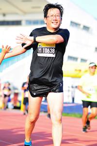 BIB: 10638
                            <button type="button" onclick="openModal(3581890)" class="btn btn-primary btn-sm float-right btn-popup" data-toggle="modal" data-target=".modal-high-quality">
                        <i class="fas fa-shopping-cart"></i> Add to Cart
                    </button>
                                            <button type="button" onclick="isThisMe(3581890, true)" class="btn btn-success btn-sm float-right btn-popup btn-isme hidden" data-toggle="tooltip" data-placement="bottom" title="นี่คือรูปของคุณใช่ไหม คลิกที่นี่เพื่อเอาเข้าอัลบั้ม">
                        <i class="fas fa-plus"></i> Add to album
                    </button>
                    <button type="button" onclick="isThisMe(3581890, false)" class="btn btn-warning btn-sm float-right btn-popup btn-isnotme hidden">
                        <i class="fas fa-ban"></i> Remove from album
                    </button>