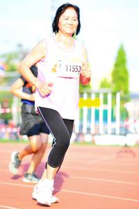 BIB: 11553
                            <button type="button" onclick="openModal(3582163)" class="btn btn-primary btn-sm float-right btn-popup" data-toggle="modal" data-target=".modal-high-quality">
                        <i class="fas fa-shopping-cart"></i> Add to Cart
                    </button>
                                            <button type="button" onclick="isThisMe(3582163, true)" class="btn btn-success btn-sm float-right btn-popup btn-isme hidden" data-toggle="tooltip" data-placement="bottom" title="นี่คือรูปของคุณใช่ไหม คลิกที่นี่เพื่อเอาเข้าอัลบั้ม">
                        <i class="fas fa-plus"></i> Add to album
                    </button>
                    <button type="button" onclick="isThisMe(3582163, false)" class="btn btn-warning btn-sm float-right btn-popup btn-isnotme hidden">
                        <i class="fas fa-ban"></i> Remove from album
                    </button>