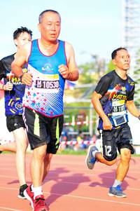 BIB: 10530
                            <button type="button" onclick="openModal(3580830)" class="btn btn-primary btn-sm float-right btn-popup" data-toggle="modal" data-target=".modal-high-quality">
                        <i class="fas fa-shopping-cart"></i> Add to Cart
                    </button>
                                            <button type="button" onclick="isThisMe(3580830, true)" class="btn btn-success btn-sm float-right btn-popup btn-isme hidden" data-toggle="tooltip" data-placement="bottom" title="นี่คือรูปของคุณใช่ไหม คลิกที่นี่เพื่อเอาเข้าอัลบั้ม">
                        <i class="fas fa-plus"></i> Add to album
                    </button>
                    <button type="button" onclick="isThisMe(3580830, false)" class="btn btn-warning btn-sm float-right btn-popup btn-isnotme hidden">
                        <i class="fas fa-ban"></i> Remove from album
                    </button>