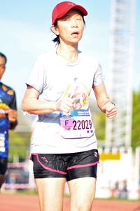 BIB: 2029
                            <button type="button" onclick="openModal(3590432)" class="btn btn-primary btn-sm float-right btn-popup" data-toggle="modal" data-target=".modal-high-quality">
                        <i class="fas fa-shopping-cart"></i> Add to Cart
                    </button>
                                            <button type="button" onclick="isThisMe(3590432, true)" class="btn btn-success btn-sm float-right btn-popup btn-isme hidden" data-toggle="tooltip" data-placement="bottom" title="นี่คือรูปของคุณใช่ไหม คลิกที่นี่เพื่อเอาเข้าอัลบั้ม">
                        <i class="fas fa-plus"></i> Add to album
                    </button>
                    <button type="button" onclick="isThisMe(3590432, false)" class="btn btn-warning btn-sm float-right btn-popup btn-isnotme hidden">
                        <i class="fas fa-ban"></i> Remove from album
                    </button>