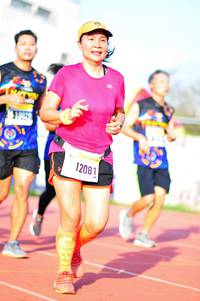 BIB: 12081
                            <button type="button" onclick="openModal(3582022)" class="btn btn-primary btn-sm float-right btn-popup" data-toggle="modal" data-target=".modal-high-quality">
                        <i class="fas fa-shopping-cart"></i> Add to Cart
                    </button>
                                            <button type="button" onclick="isThisMe(3582022, true)" class="btn btn-success btn-sm float-right btn-popup btn-isme hidden" data-toggle="tooltip" data-placement="bottom" title="นี่คือรูปของคุณใช่ไหม คลิกที่นี่เพื่อเอาเข้าอัลบั้ม">
                        <i class="fas fa-plus"></i> Add to album
                    </button>
                    <button type="button" onclick="isThisMe(3582022, false)" class="btn btn-warning btn-sm float-right btn-popup btn-isnotme hidden">
                        <i class="fas fa-ban"></i> Remove from album
                    </button>