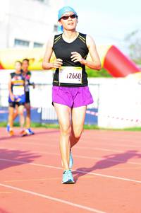 BIB: 2660
                            <button type="button" onclick="openModal(3581787)" class="btn btn-primary btn-sm float-right btn-popup" data-toggle="modal" data-target=".modal-high-quality">
                        <i class="fas fa-shopping-cart"></i> Add to Cart
                    </button>
                                            <button type="button" onclick="isThisMe(3581787, true)" class="btn btn-success btn-sm float-right btn-popup btn-isme hidden" data-toggle="tooltip" data-placement="bottom" title="นี่คือรูปของคุณใช่ไหม คลิกที่นี่เพื่อเอาเข้าอัลบั้ม">
                        <i class="fas fa-plus"></i> Add to album
                    </button>
                    <button type="button" onclick="isThisMe(3581787, false)" class="btn btn-warning btn-sm float-right btn-popup btn-isnotme hidden">
                        <i class="fas fa-ban"></i> Remove from album
                    </button>