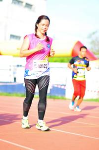 BIB: 12125
                            <button type="button" onclick="openModal(3582152)" class="btn btn-primary btn-sm float-right btn-popup" data-toggle="modal" data-target=".modal-high-quality">
                        <i class="fas fa-shopping-cart"></i> Add to Cart
                    </button>
                                            <button type="button" onclick="isThisMe(3582152, true)" class="btn btn-success btn-sm float-right btn-popup btn-isme hidden" data-toggle="tooltip" data-placement="bottom" title="นี่คือรูปของคุณใช่ไหม คลิกที่นี่เพื่อเอาเข้าอัลบั้ม">
                        <i class="fas fa-plus"></i> Add to album
                    </button>
                    <button type="button" onclick="isThisMe(3582152, false)" class="btn btn-warning btn-sm float-right btn-popup btn-isnotme hidden">
                        <i class="fas fa-ban"></i> Remove from album
                    </button>