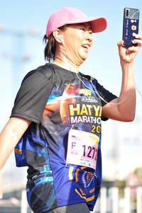 BIB: 121
                            <button type="button" onclick="openModal(3592083)" class="btn btn-primary btn-sm float-right btn-popup" data-toggle="modal" data-target=".modal-high-quality">
                        <i class="fas fa-shopping-cart"></i> Add to Cart
                    </button>
                                            <button type="button" onclick="isThisMe(3592083, true)" class="btn btn-success btn-sm float-right btn-popup btn-isme hidden" data-toggle="tooltip" data-placement="bottom" title="นี่คือรูปของคุณใช่ไหม คลิกที่นี่เพื่อเอาเข้าอัลบั้ม">
                        <i class="fas fa-plus"></i> Add to album
                    </button>
                    <button type="button" onclick="isThisMe(3592083, false)" class="btn btn-warning btn-sm float-right btn-popup btn-isnotme hidden">
                        <i class="fas fa-ban"></i> Remove from album
                    </button>