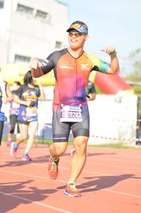 BIB: 2028
                            <button type="button" onclick="openModal(3773054)" class="btn btn-primary btn-sm float-right btn-popup" data-toggle="modal" data-target=".modal-high-quality">
                        <i class="fas fa-shopping-cart"></i> Add to Cart
                    </button>
                                            <button type="button" onclick="isThisMe(3773054, true)" class="btn btn-success btn-sm float-right btn-popup btn-isme hidden" data-toggle="tooltip" data-placement="bottom" title="นี่คือรูปของคุณใช่ไหม คลิกที่นี่เพื่อเอาเข้าอัลบั้ม">
                        <i class="fas fa-plus"></i> Add to album
                    </button>
                    <button type="button" onclick="isThisMe(3773054, false)" class="btn btn-warning btn-sm float-right btn-popup btn-isnotme hidden">
                        <i class="fas fa-ban"></i> Remove from album
                    </button>