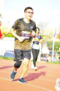 BIB: 10092
                            <button type="button" onclick="openModal(3588749)" class="btn btn-primary btn-sm float-right btn-popup" data-toggle="modal" data-target=".modal-high-quality">
                        <i class="fas fa-shopping-cart"></i> Add to Cart
                    </button>
                                            <button type="button" onclick="isThisMe(3588749, true)" class="btn btn-success btn-sm float-right btn-popup btn-isme hidden" data-toggle="tooltip" data-placement="bottom" title="นี่คือรูปของคุณใช่ไหม คลิกที่นี่เพื่อเอาเข้าอัลบั้ม">
                        <i class="fas fa-plus"></i> Add to album
                    </button>
                    <button type="button" onclick="isThisMe(3588749, false)" class="btn btn-warning btn-sm float-right btn-popup btn-isnotme hidden">
                        <i class="fas fa-ban"></i> Remove from album
                    </button>