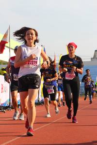 BIB: 279, 2217
                            <button type="button" onclick="openModal(3746927)" class="btn btn-primary btn-sm float-right btn-popup" data-toggle="modal" data-target=".modal-high-quality">
                        <i class="fas fa-shopping-cart"></i> Add to Cart
                    </button>
                                            <button type="button" onclick="isThisMe(3746927, true)" class="btn btn-success btn-sm float-right btn-popup btn-isme hidden" data-toggle="tooltip" data-placement="bottom" title="นี่คือรูปของคุณใช่ไหม คลิกที่นี่เพื่อเอาเข้าอัลบั้ม">
                        <i class="fas fa-plus"></i> Add to album
                    </button>
                    <button type="button" onclick="isThisMe(3746927, false)" class="btn btn-warning btn-sm float-right btn-popup btn-isnotme hidden">
                        <i class="fas fa-ban"></i> Remove from album
                    </button>