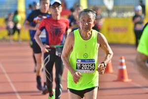 BIB: 20256
                            <button type="button" onclick="openModal(3555936)" class="btn btn-primary btn-sm float-right btn-popup" data-toggle="modal" data-target=".modal-high-quality">
                        <i class="fas fa-shopping-cart"></i> Add to Cart
                    </button>
                                            <button type="button" onclick="isThisMe(3555936, true)" class="btn btn-success btn-sm float-right btn-popup btn-isme hidden" data-toggle="tooltip" data-placement="bottom" title="นี่คือรูปของคุณใช่ไหม คลิกที่นี่เพื่อเอาเข้าอัลบั้ม">
                        <i class="fas fa-plus"></i> Add to album
                    </button>
                    <button type="button" onclick="isThisMe(3555936, false)" class="btn btn-warning btn-sm float-right btn-popup btn-isnotme hidden">
                        <i class="fas fa-ban"></i> Remove from album
                    </button>