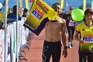 BIB: 430
                            <button type="button" onclick="openModal(3555895)" class="btn btn-primary btn-sm float-right btn-popup" data-toggle="modal" data-target=".modal-high-quality">
                        <i class="fas fa-shopping-cart"></i> Add to Cart
                    </button>
                                            <button type="button" onclick="isThisMe(3555895, true)" class="btn btn-success btn-sm float-right btn-popup btn-isme hidden" data-toggle="tooltip" data-placement="bottom" title="นี่คือรูปของคุณใช่ไหม คลิกที่นี่เพื่อเอาเข้าอัลบั้ม">
                        <i class="fas fa-plus"></i> Add to album
                    </button>
                    <button type="button" onclick="isThisMe(3555895, false)" class="btn btn-warning btn-sm float-right btn-popup btn-isnotme hidden">
                        <i class="fas fa-ban"></i> Remove from album
                    </button>