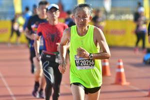 BIB: 20256
                            <button type="button" onclick="openModal(3555989)" class="btn btn-primary btn-sm float-right btn-popup" data-toggle="modal" data-target=".modal-high-quality">
                        <i class="fas fa-shopping-cart"></i> Add to Cart
                    </button>
                                            <button type="button" onclick="isThisMe(3555989, true)" class="btn btn-success btn-sm float-right btn-popup btn-isme hidden" data-toggle="tooltip" data-placement="bottom" title="นี่คือรูปของคุณใช่ไหม คลิกที่นี่เพื่อเอาเข้าอัลบั้ม">
                        <i class="fas fa-plus"></i> Add to album
                    </button>
                    <button type="button" onclick="isThisMe(3555989, false)" class="btn btn-warning btn-sm float-right btn-popup btn-isnotme hidden">
                        <i class="fas fa-ban"></i> Remove from album
                    </button>