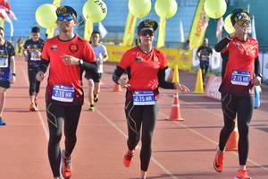 BIB: 215
                            <button type="button" onclick="openModal(3553306)" class="btn btn-primary btn-sm float-right btn-popup" data-toggle="modal" data-target=".modal-high-quality">
                        <i class="fas fa-shopping-cart"></i> Add to Cart
                    </button>
                                            <button type="button" onclick="isThisMe(3553306, true)" class="btn btn-success btn-sm float-right btn-popup btn-isme hidden" data-toggle="tooltip" data-placement="bottom" title="นี่คือรูปของคุณใช่ไหม คลิกที่นี่เพื่อเอาเข้าอัลบั้ม">
                        <i class="fas fa-plus"></i> Add to album
                    </button>
                    <button type="button" onclick="isThisMe(3553306, false)" class="btn btn-warning btn-sm float-right btn-popup btn-isnotme hidden">
                        <i class="fas fa-ban"></i> Remove from album
                    </button>