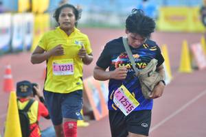 BIB: 12331
                            <button type="button" onclick="openModal(3533676)" class="btn btn-primary btn-sm float-right btn-popup" data-toggle="modal" data-target=".modal-high-quality">
                        <i class="fas fa-shopping-cart"></i> Add to Cart
                    </button>
                                            <button type="button" onclick="isThisMe(3533676, true)" class="btn btn-success btn-sm float-right btn-popup btn-isme hidden" data-toggle="tooltip" data-placement="bottom" title="นี่คือรูปของคุณใช่ไหม คลิกที่นี่เพื่อเอาเข้าอัลบั้ม">
                        <i class="fas fa-plus"></i> Add to album
                    </button>
                    <button type="button" onclick="isThisMe(3533676, false)" class="btn btn-warning btn-sm float-right btn-popup btn-isnotme hidden">
                        <i class="fas fa-ban"></i> Remove from album
                    </button>